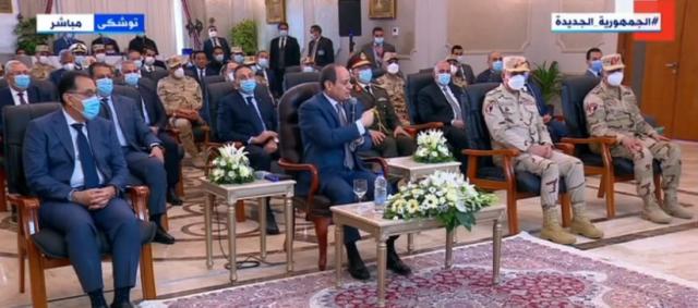 الرئيس السيسي يفتتح طريق شرق العوينات عبر الفيديو كونفرانس