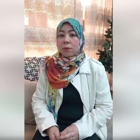 والدة طفل الهرم