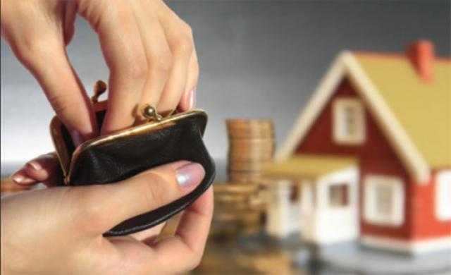 هل يجوز منع النفقة عن الزوجة لتقصيرها في الصلاة والحجاب؟ الإفتاء تُجيب