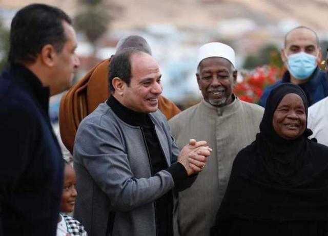 السيسي يوجه رسالة مهمة لسيدة أسوانية في معرض المنتجات اليدوية