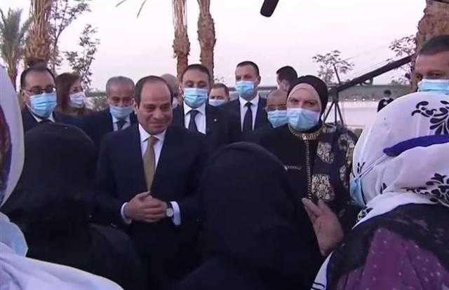 سيدة أسوانية للرئيس: إنت نور عنينا.. والسيسي يمنحها قطعة أرض لأسرتها (فيديو)