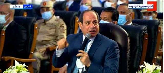 الرئيس السيسي يكشف عن ظاهرة غريبة شاهدها من الطائرة