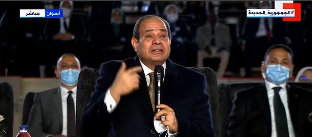 السيسي لأبناء الجامعة الألمانية: «عاوز أعرف مشروع الهوية البصرية بكام؟»