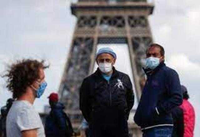 بعد وصول الإصابات لـ200 ألف.. فرنسا تمنع التنقل بدون كمامة