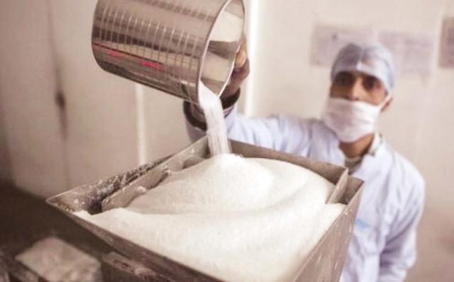 بدءًا من يناير 2022.. زيادة جنيهين في سكر التموين