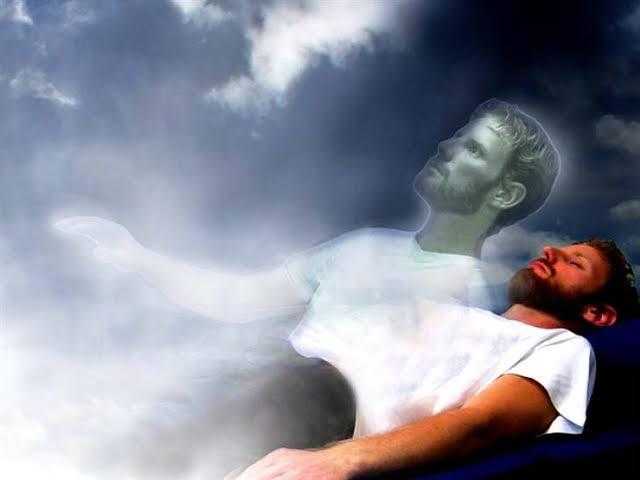 كيف يسمع الميت من يزوره ويدعو له وجسده تحول إلى تراب؟