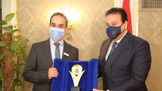 وزير التعليم العالى وأول باحث من المنيا 