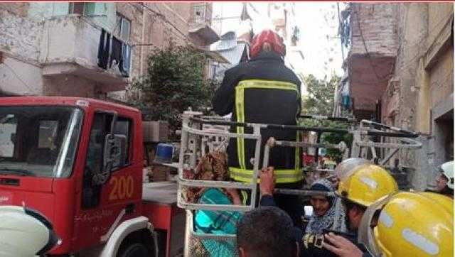 الحماية المدنية بالإسكندرية تنقذ مواطنين إثر انهيار جزئي بمنزلهم