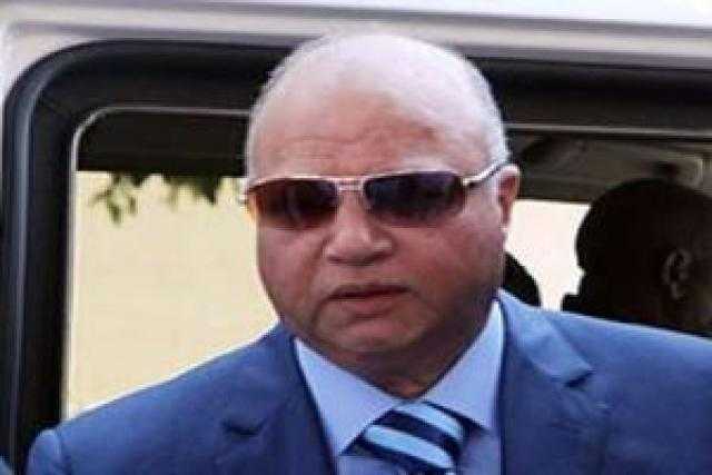 من وسط الشارع.. محافظ القاهرة للمواطنين: «ممنوع النزول»