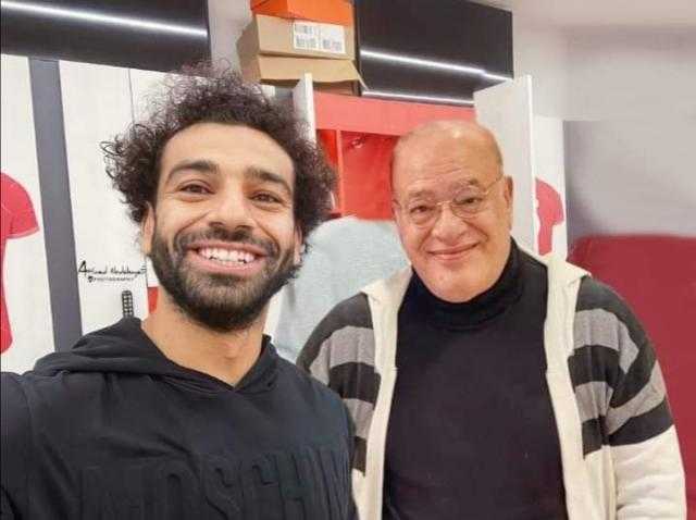 صلاح عبدالله يخطف الأنظار بصورة له مع محمد صلاح