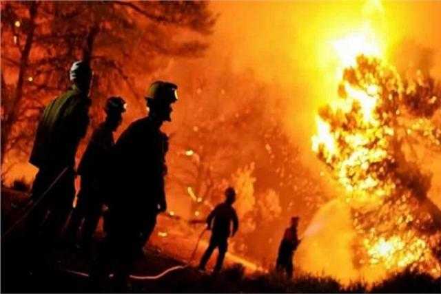 مشاهد مفجعة.. حريق هائل يلتهم 370 منزلا بأمريكا.. فيديو