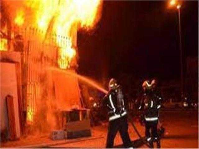 السيطرة على حريق بمغلق للأخشاب في مركز دير مواس