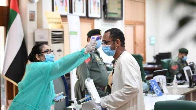 الإمارات تسجل أكثر من 2500 إصابة جديدة بفيروس كورونا