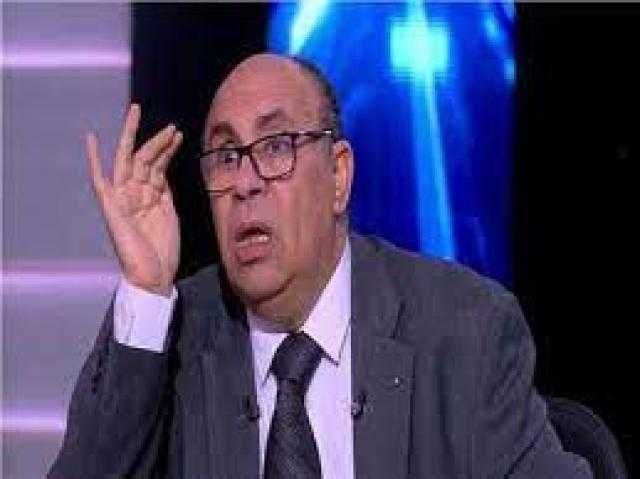 مدير يشكو تقصير الموظفين.. ورد قاسٍ من مبروك عطية