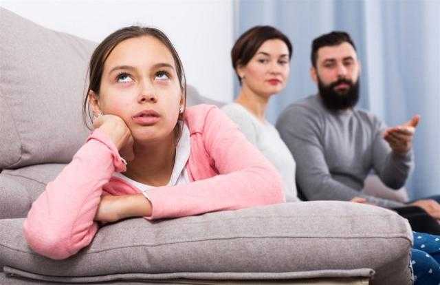 استشاري علاقات أسرية: فن الإنصات إنقاذًا للمراهقين