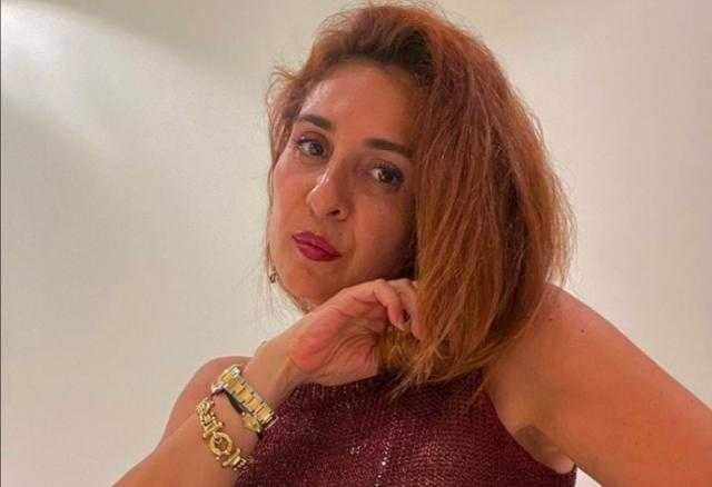 «وانسى روحي وياك» تُعيد لورا عماد للساحة الفنية بعد 20 عامًا