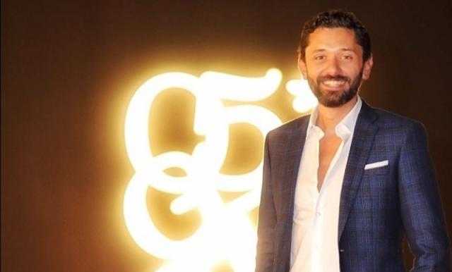 شاهد.. كريم محمود عبد العزيز بصحبة فريق عمل «من أجل زيكو»