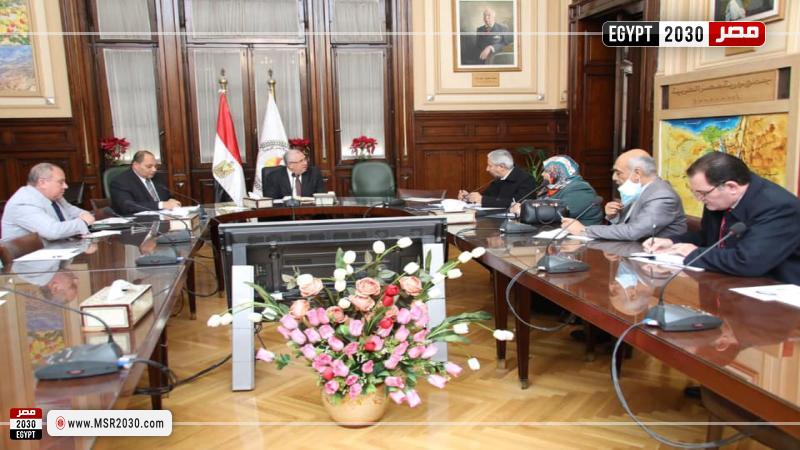 وزير الزراعة خلال الاجتماع
