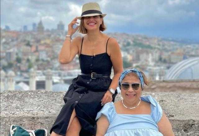 منة فضالي لوالدتها: «ربنا ما يحرمني من ضحكتك يا ست الكل»