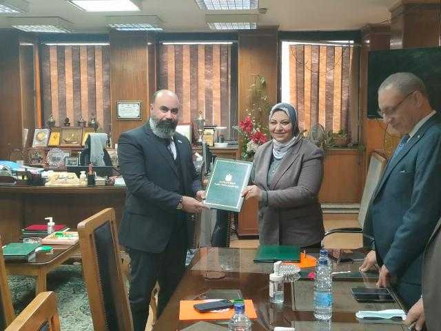 بـ67 مليون جنيه.. «نقل الكهرباء» توقع عقد تحويل الكابلات الهوائية لأرصية