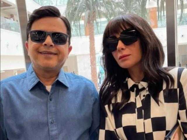 شاهد.. محمد هنيدي برفقة منى زكي من كواليس «الجواهرجي»