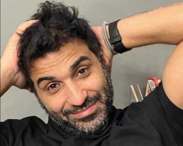 شاهد.. الظهور الأول لـ أحمد فهمي من العزل المنزلي