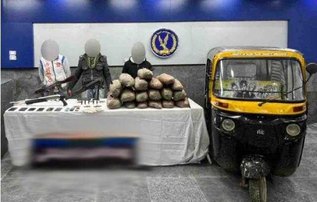 ضبط عصابة مسلحة لبيع المخدرات في دمياط