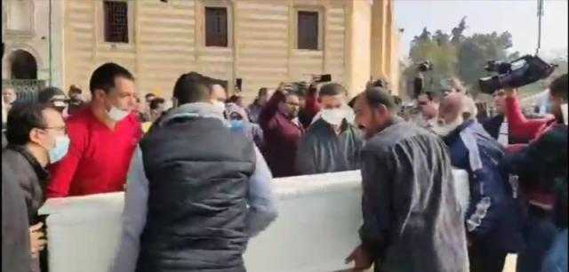 بالفيديو.. وصول جثمان أحمد الحجار لمسجد السيدة نفيسة
