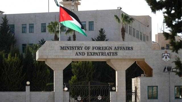 لقطع الإنترنت.. الأردن: فقدنا الاتصال مع 800 مواطن في كازاخستان
