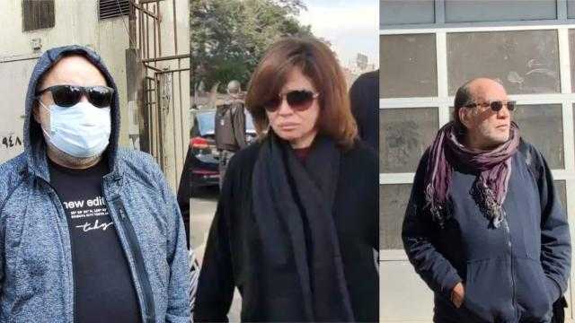 بالفيديو.. الحزن يُخيم على نجوم الفن أثناء تشييع جثمان مها أبو عوف
