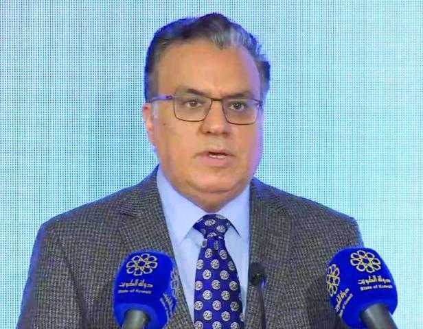 وزير الصحة الكويتي يخضع للعزل المنزلي