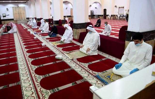 الكويت تعيد تطبيق التباعد في المساجد من جديد
