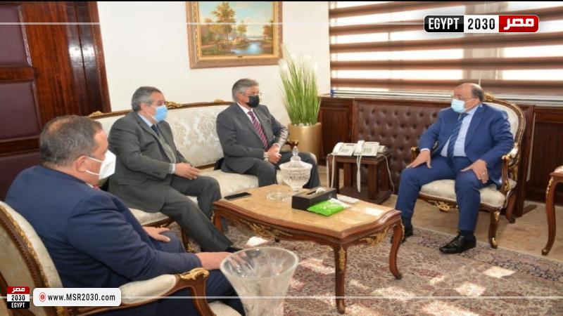 وزير التنمية المحلية خلال الإجتماع
