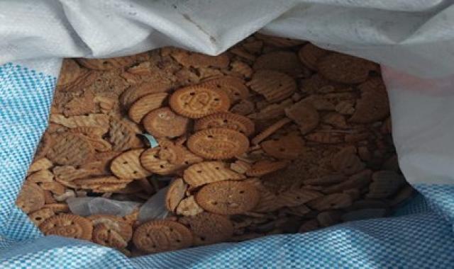 التحقيق مع مدير «مصنع بسكويت فاسد» في الدخيلة