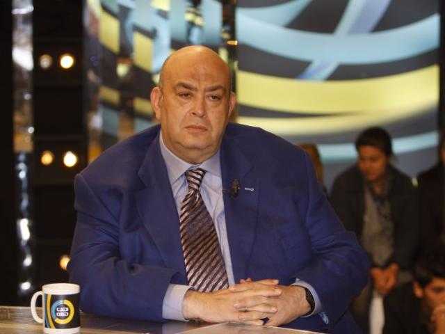 عماد الدين أديب يوجه رسالة للشامتين بمرض شقيقه وزوجته