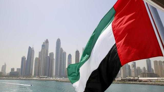 الإمارات تبدأ اليوم أول جمعة عمل رسمية