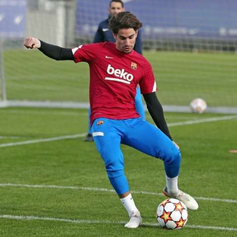 كولادو لاعب برشلونة
