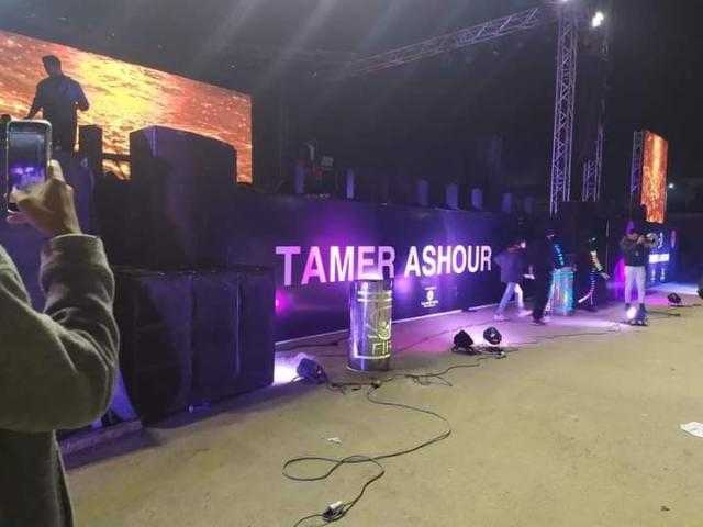 تامر عاشور يحيي حفل أعياد الميلاد بالمنيا (صور)