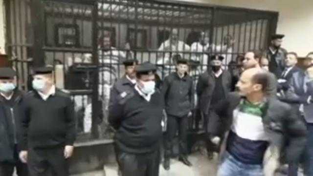 الجنايات تثبت حضور «حسن راتب ونائب الجن» داخل القفص