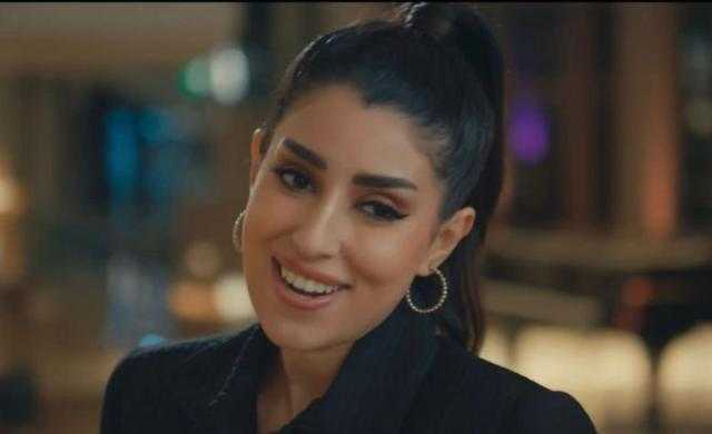 أيتن عامر تجمع بين الغناء والتمثيل في كليب «بناقص».. والجمهور يعلق - فيديو