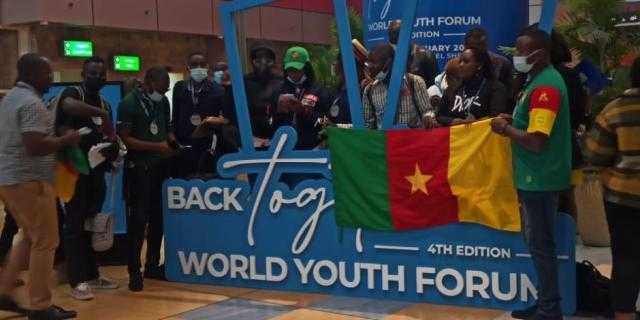 بدء توافد المشاركين بمنتدى الشباب لمطار شرم الشيخ (فيديو)