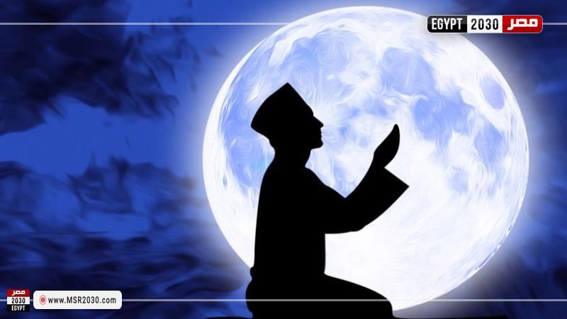 شخص يدعو الله