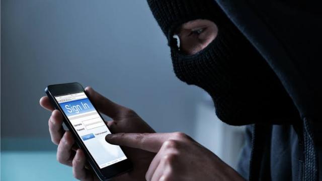 اختراق الهاتف
