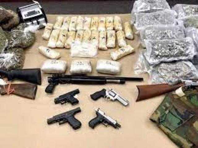ضبط عنصر إجرامي خطير بحوزته أسلحة نارية بالسلام