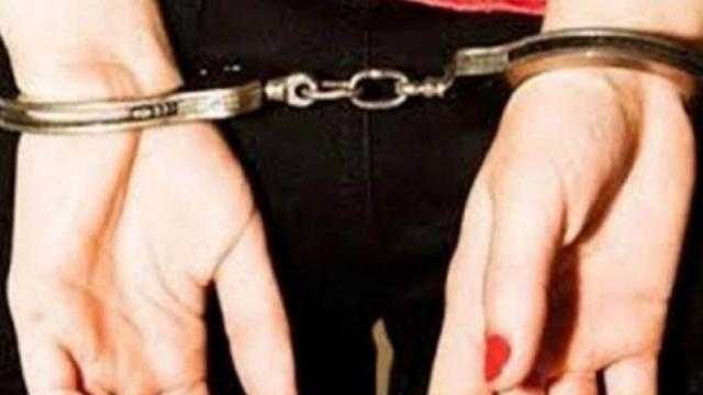 ضبط فتاة تبتز أصحاب المناصب الرفيعة بصور ورسائل خادشة مقابل الأموال في الدقهلية