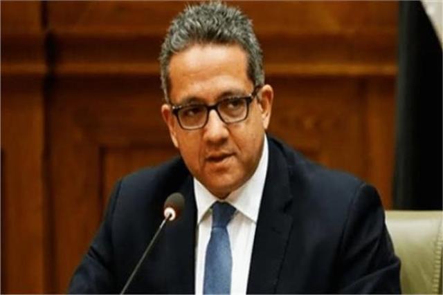 وزير السياحة والأثار