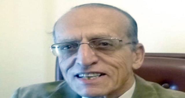 الدكتور محمود عمرو مؤسس مركز السموم بطب قصر العيني