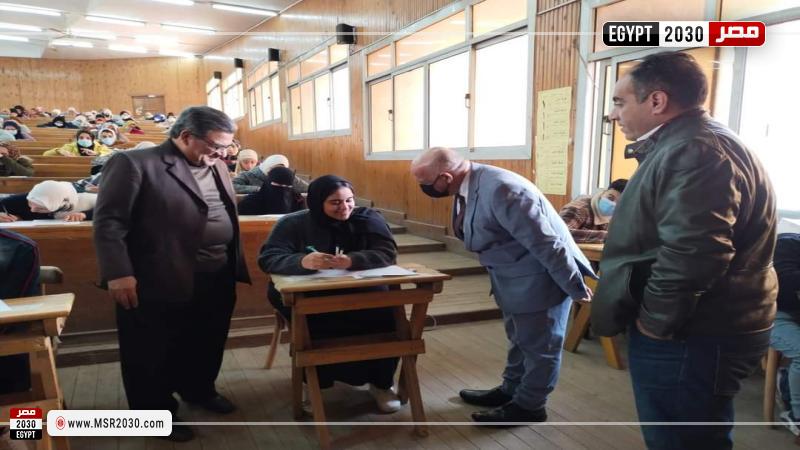 عاطف حسين رئيس جامعة الزقازيق لشئون التعليم 