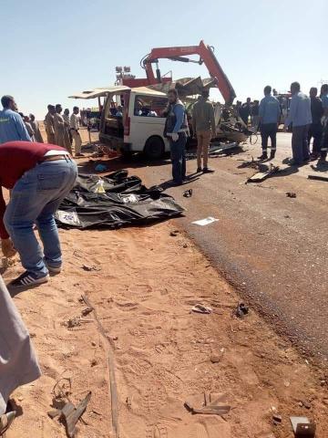 مصرع شخص وإصابة 21 آخرين إثر انقلاب سيارة بالصحراوي الغربي بالمنيا