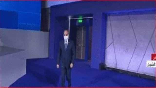 لحظة وصول السيسي مقر جلسة «تجارب تنموية في مواجهة الفقر».. «فيديو»